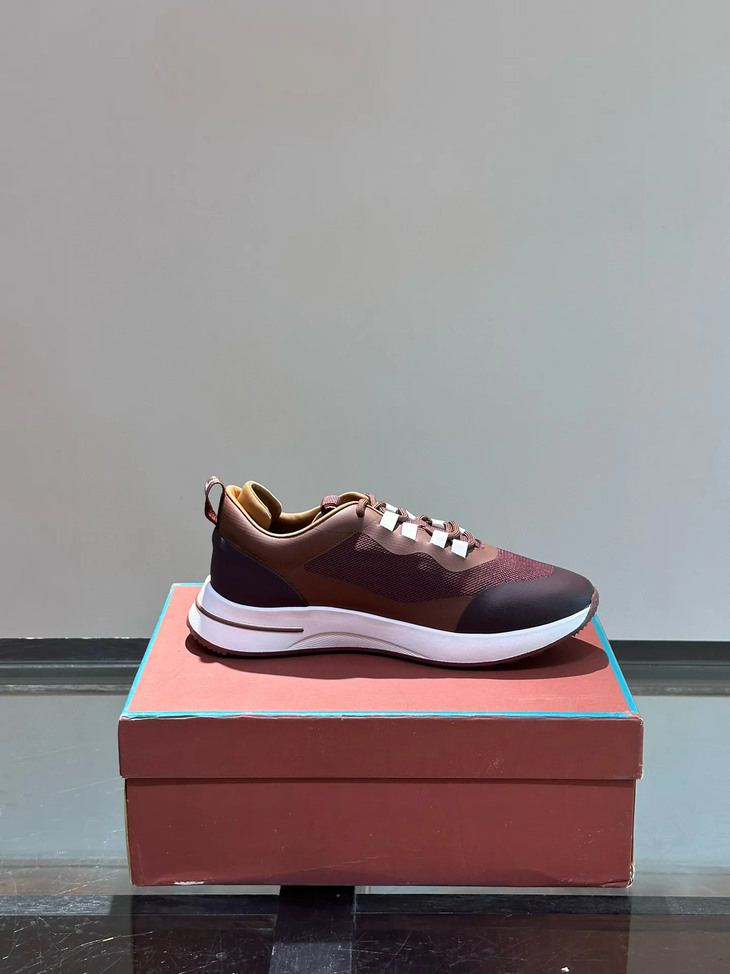 Factory price: 540💰Loro men's shoes💰iana niche Loro classic jogging shoes, men's lace-up casual shoes and sneakers, high-quality lightweight and comfortable fabrics, suitable for outdoor leisure, the color scheme is young and energetic, and it looks great with sportswear or casual suits! Size: 39-45 (38, 46 customized)